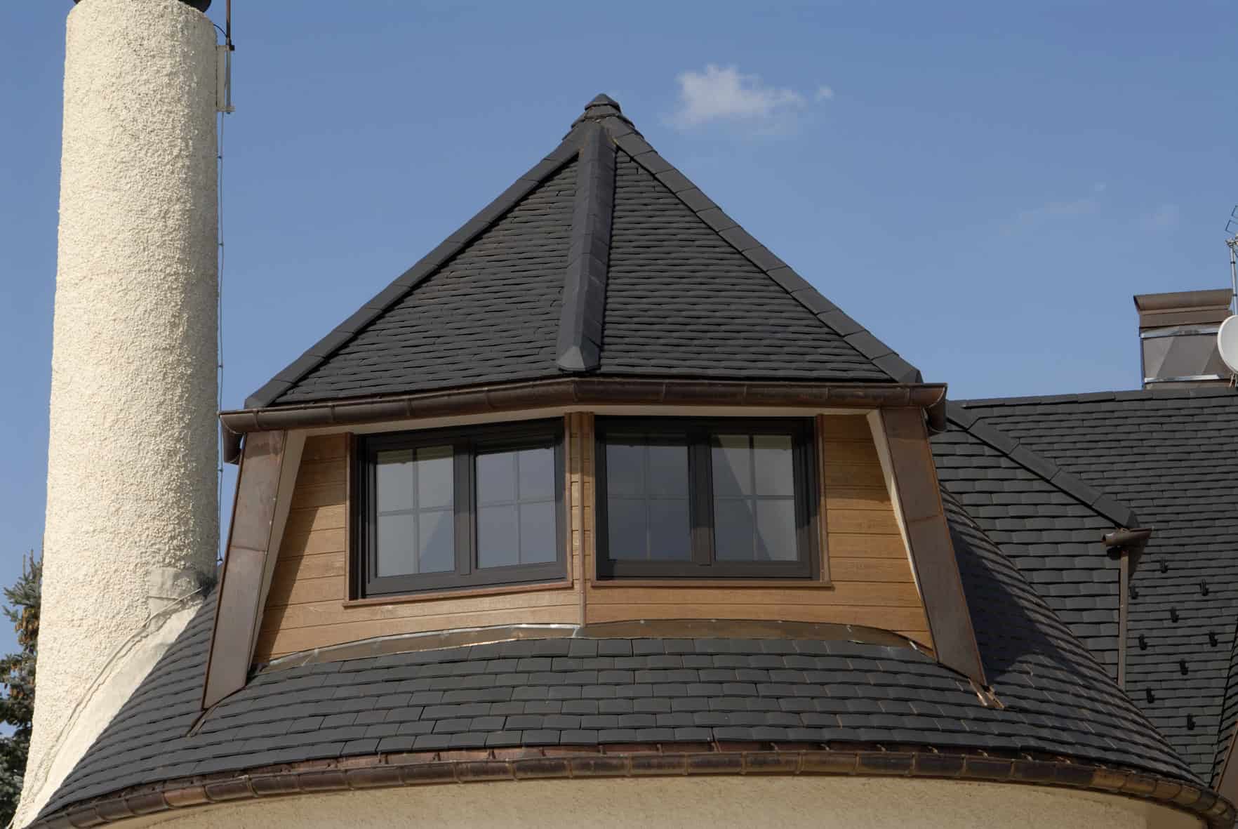 Edilians Clay Shingle Tile in Slate Blend 2 - close up of turret